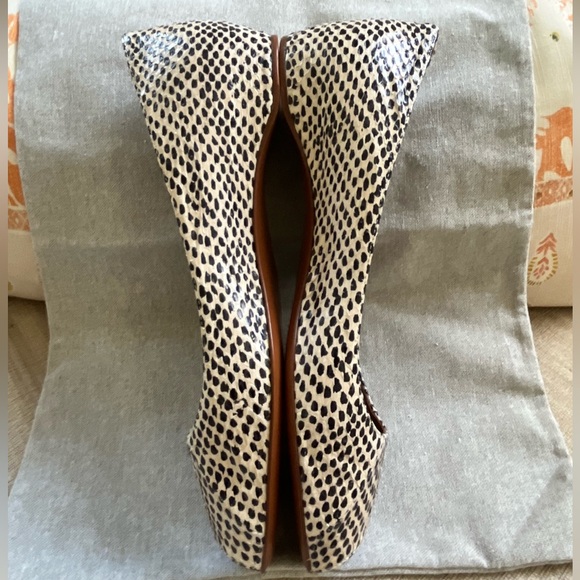 NIB Aquatalia Camille Snake Peep Toe Flats. Women's Size: 8.5. - Picture 5 of 12